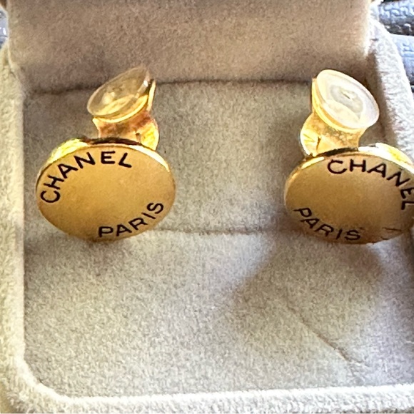 EUC CHANEL Chanel Paris Vintage Gold Metal Small Round Logo Clip On Earrings - Picture 10 of 10